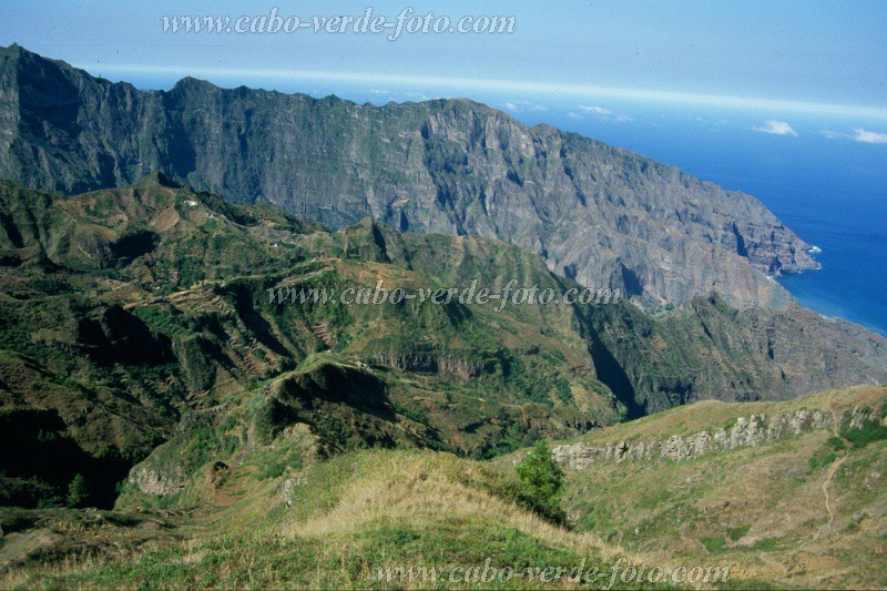 Insel: Santo Anto  Wanderweg: 103 Ort: Santa Isabel Motiv: Aussicht Motivgruppe: Landscape Mountain © Pitt Reitmaier www.Cabo-Verde-Foto.com