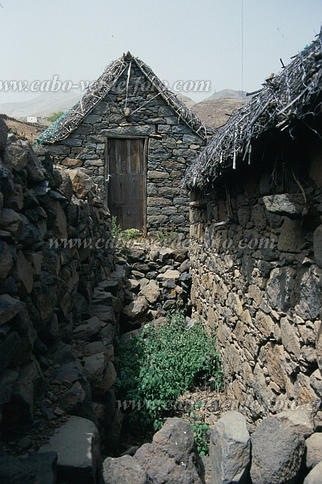 Santo Anto : Sul Mato Estreito : quinta tradicional coberta de palha : HistoryCabo Verde Foto Gallery