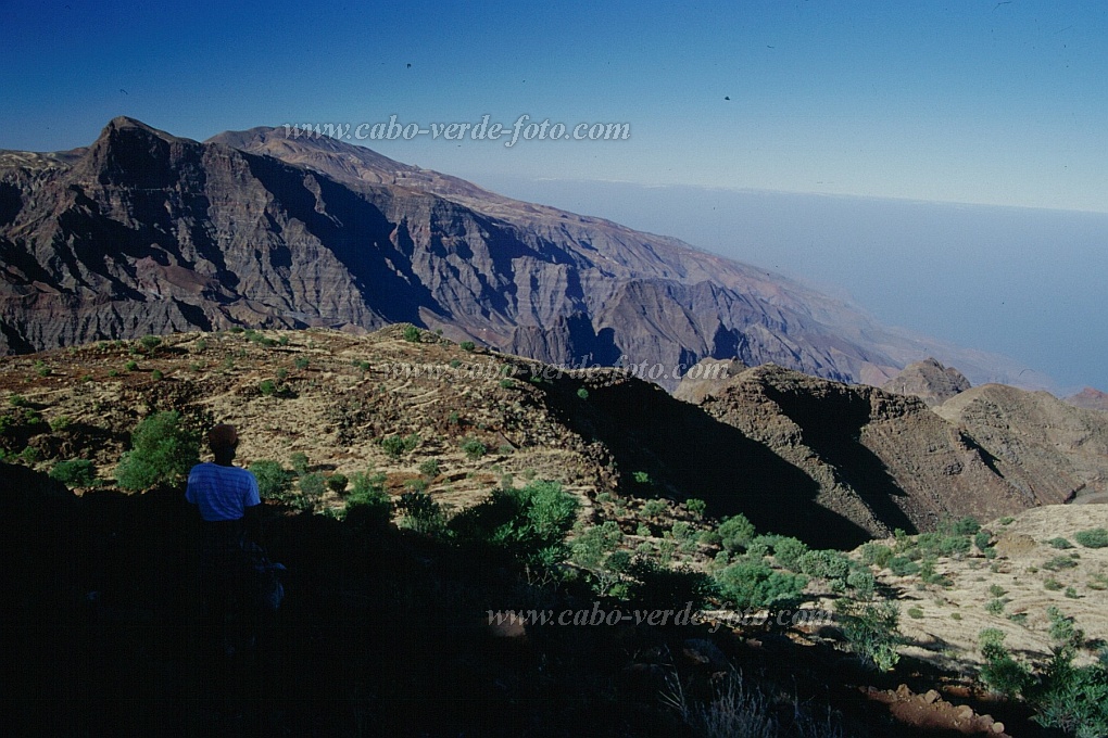 Santo Anto : Salto Preto : View over  Alto Mira to the west : Landscape MountainCabo Verde Foto Gallery