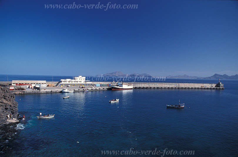 Santo Anto : Porto Novo : harbour : Landscape SeaCabo Verde Foto Gallery