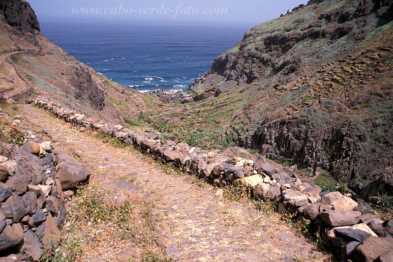 So Nicolau : Ra Funda : hiking track : Landscape MountainCabo Verde Foto Gallery