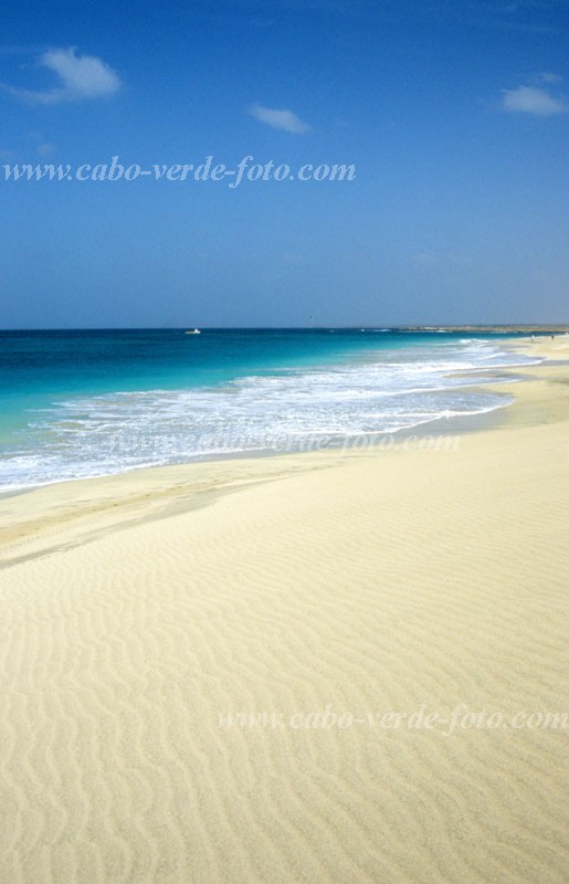 Insel: Sal  Wanderweg:  Ort: Santa Maria Motiv: Strand bei Santa Maria Motivgruppe: Landscape © Attila Bertalan www.Cabo-Verde-Foto.com