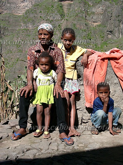 Santo Anto : Joao Afonso Faja dos Bois : famlia : PeopleCabo Verde Foto Gallery