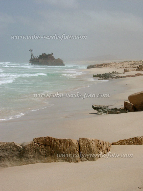 Insel: Boa Vista  Wanderweg:  Ort: Praia Cabo Santa Maria Motiv: Wrack Motivgruppe: Landscape Sea © Pitt Reitmaier www.Cabo-Verde-Foto.com