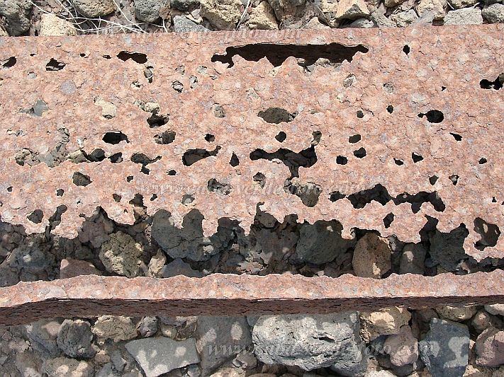 Santo Anto : Canjana Praia Formosa : remainders of shipwreck SS John E. Schmeltzer 25.11.1947 : History siteCabo Verde Foto Gallery