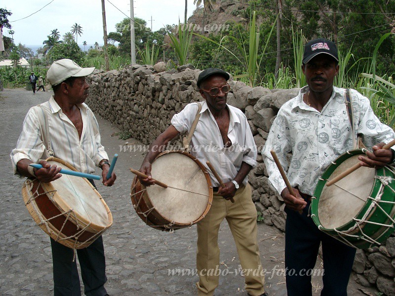 Insel: Santo Anto  Wanderweg: 101 Ort: Eito de Baixo Paul Motiv: Trommel Motivgruppe: People Recreation © Pitt Reitmaier www.Cabo-Verde-Foto.com