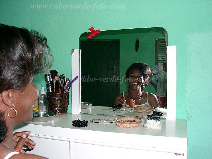 Sal : Espargos : hairdresser : People WomenCabo Verde Foto Gallery