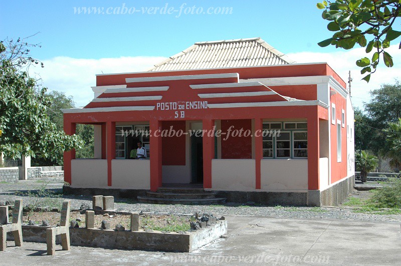 Santo Anto : Porto Novo : school : Landscape TownCabo Verde Foto Gallery