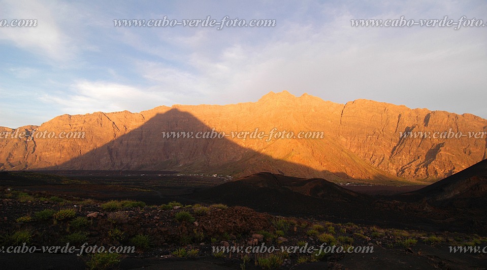 Fogo : Ch� das Caldeiras : shadow of the volcano on bordeira : Landscape MountainCabo Verde Foto Gallery