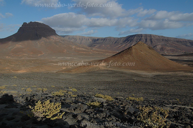 Insel: S�o Vicente  Wanderweg:  Ort: Vulc�o Viana Motiv: Vulkanlandschaft Motivgruppe: Landscape Mountain &copy; Pitt Reitmaier www.Cabo-Verde-Foto.com