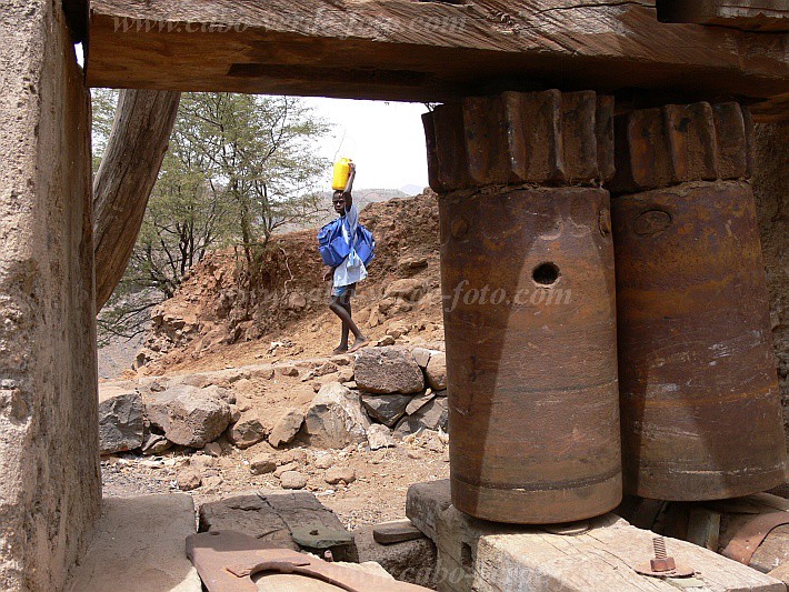 Santiago : Santa Ana : trapiche : Technology AgricultureCabo Verde Foto Gallery