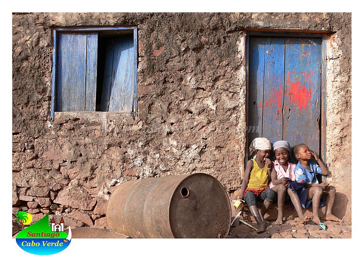 Santiago : Fundo di Monti : children and grandmother : People ChildrenCabo Verde Foto Gallery