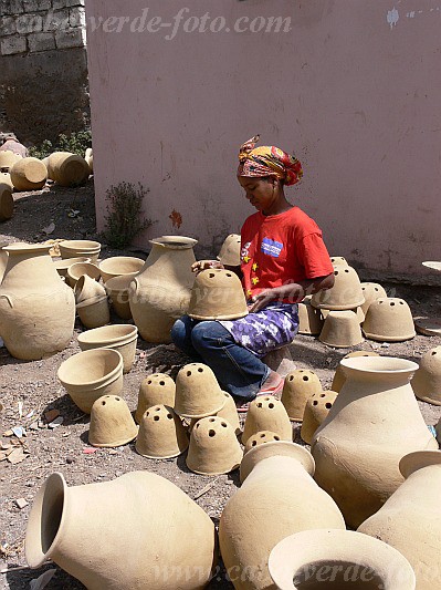Insel: Santiago  Wanderweg:  Ort: Fonte Lima Motiv: Tpferei Motivgruppe: Art pottery © Pitt Reitmaier www.Cabo-Verde-Foto.com
