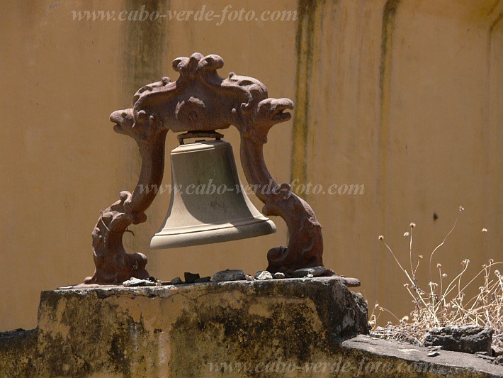 Insel: Santiago  Wanderweg:  Ort: Telhal Casa Jose Coelho Serra Motiv: Glocke Motivgruppe: Technology Architecture © Pitt Reitmaier www.Cabo-Verde-Foto.com