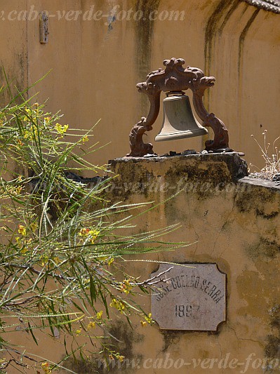 Insel: Santiago  Wanderweg:  Ort: Telhal Casa Jose Coelho Serra Motiv: Glocke Motivgruppe: Technology Architecture © Pitt Reitmaier www.Cabo-Verde-Foto.com