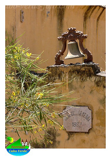 Insel: Santiago  Wanderweg:  Ort: Telhal Casa Jose Coelho Serra Motiv: Glocke Motivgruppe: Technology Architecture © Pitt Reitmaier www.Cabo-Verde-Foto.com