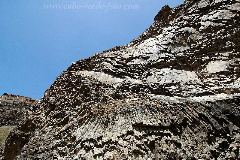 Santiago : Aguas Belas : rocha : Landscape MountainCabo Verde Foto Gallery