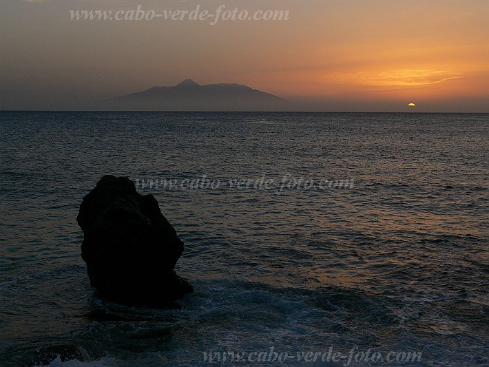 Insel: Santiago  Wanderweg:  Ort: Aguas Belas Motiv: Sonnenuntergang hinter Fogo Motivgruppe: Landscape Sea © Pitt Reitmaier www.Cabo-Verde-Foto.com