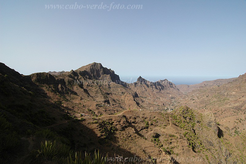 Santiago : Principal : hiking trail : Landscape MountainCabo Verde Foto Gallery
