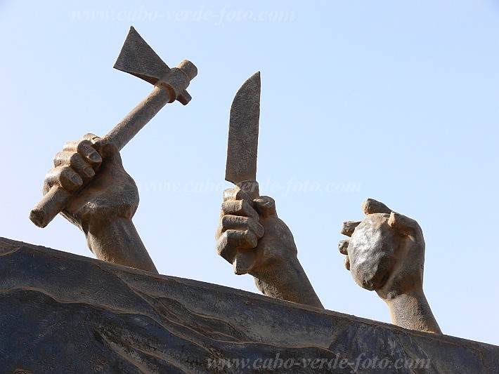 Santiago : Ribeirao Manuel : monument revolt of Ribeiro Manuel : History monumentCabo Verde Foto Gallery