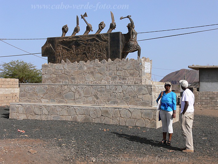 Insel: Santiago  Wanderweg:  Ort: Ribeirao Manuel Motiv: Denkmal Revolte von Ribeiro Manuel Motivgruppe: History monument © Pitt Reitmaier www.Cabo-Verde-Foto.com