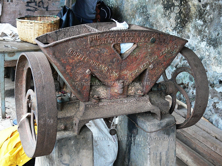 Fogo : Casa Cabral : Coffee machines : Technology AgricultureCabo Verde Foto Gallery