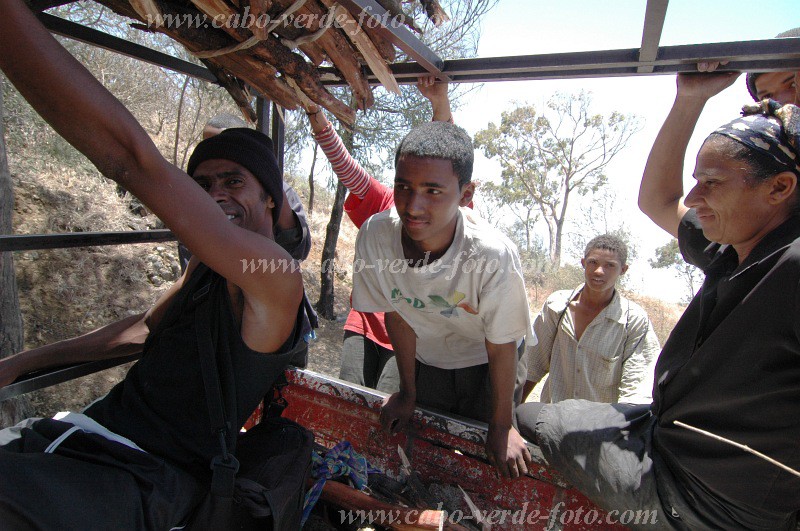 Fogo : Fernao Gomes : bush taxi : Technology TransportCabo Verde Foto Gallery