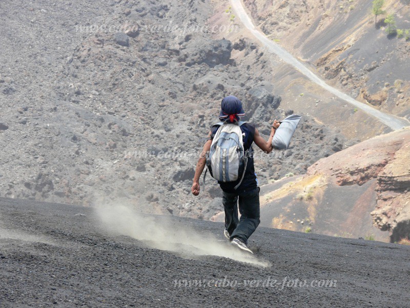 Fogo : Bordeira : hiking trail : People RecreationCabo Verde Foto Gallery