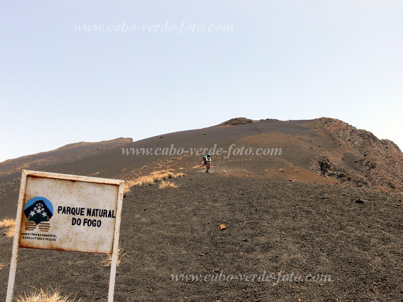 Insel: Fogo  Wanderweg:  Ort: Bordeira Motiv: Wanderweg Motivgruppe: Landscape Mountain © Pitt Reitmaier www.Cabo-Verde-Foto.com