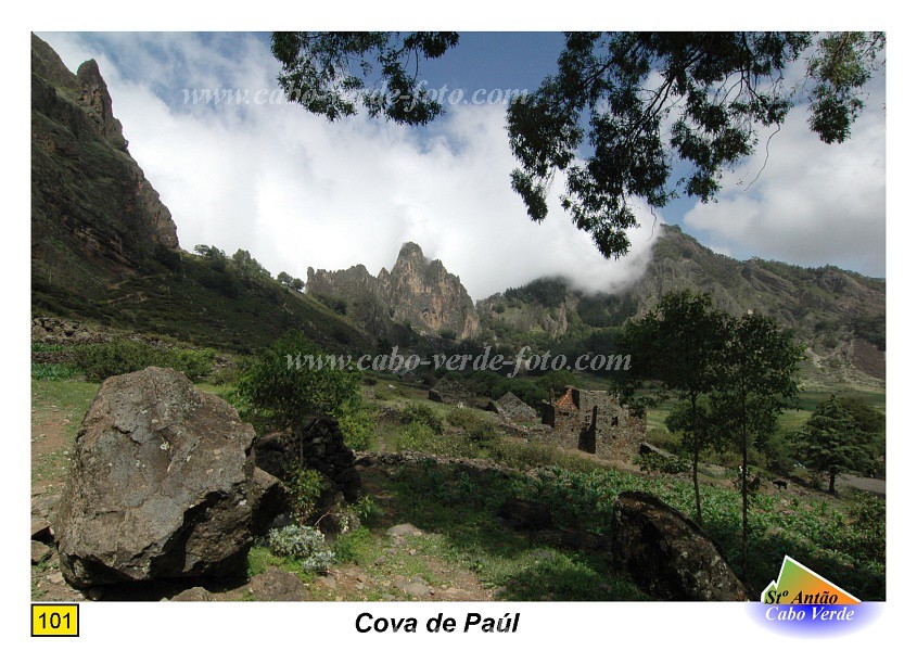 Santo Anto : Cova de Pal : hiking trail : Landscape MountainCabo Verde Foto Gallery