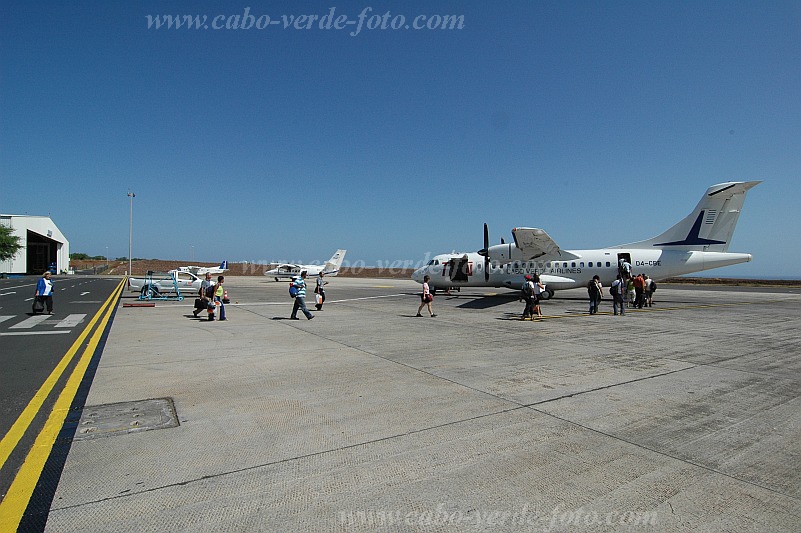 Santiago : Praia : airport : Technology TransportCabo Verde Foto Gallery