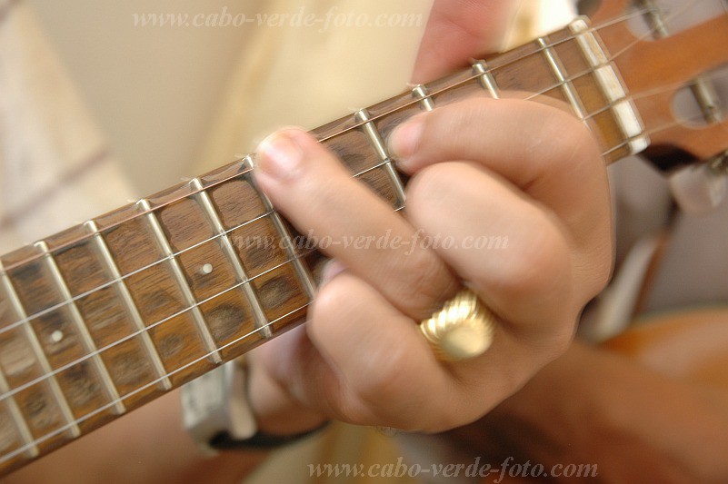 Insel: Sal  Wanderweg:  Ort: Espargos Motiv: Cavaquinho Motivgruppe: People Recreation © Pitt Reitmaier www.Cabo-Verde-Foto.com