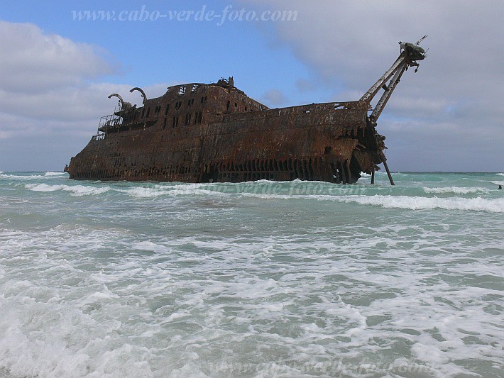 Boa Vista : Cabo Santa Maria : barco encalhado : Landscape SeaCabo Verde Foto Gallery