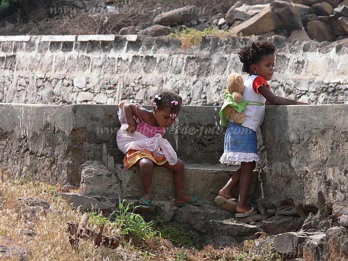 Santiago : Pedra Badejo : menina : People ChildrenCabo Verde Foto Gallery