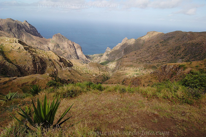 Brava : Fajã d Água : hiking track : Landscape MountainCabo Verde Foto Gallery