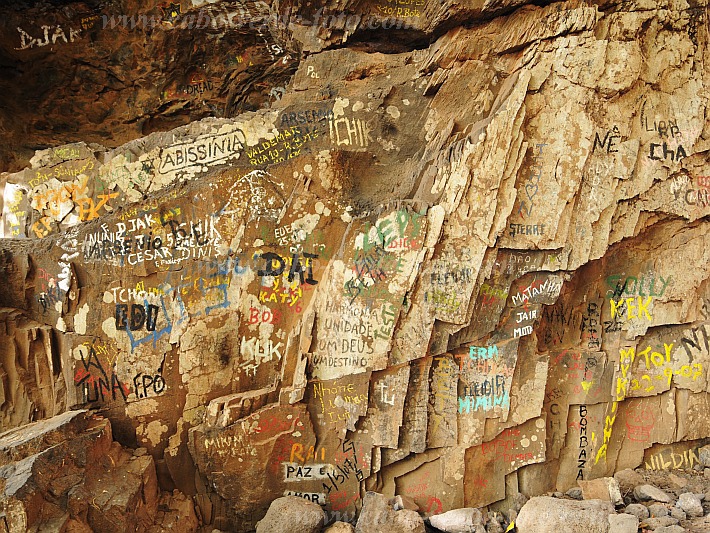 Insel: So Vicente  Wanderweg:  Ort: Santa Luzia da Terra Motiv: Wandbeschriftung Motivgruppe: People Recreation © Pitt Reitmaier www.Cabo-Verde-Foto.com