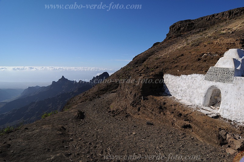 Santo Anto : Bordeira de Norte : cruz : Landscape MountainCabo Verde Foto Gallery