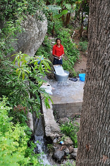 Santo Anto : Paul - Cabo da Ribeira : washing : People WorkCabo Verde Foto Gallery