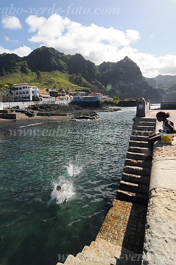 Insel: Santo Anto  Wanderweg: 212 Ort: Ponta do Sol Motiv: Kinder beim Baden Motivgruppe: People Recreation © Pitt Reitmaier www.Cabo-Verde-Foto.com