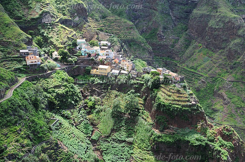 Santo Anto : Fontainhas : Fontainhas village : Landscape MountainCabo Verde Foto Gallery