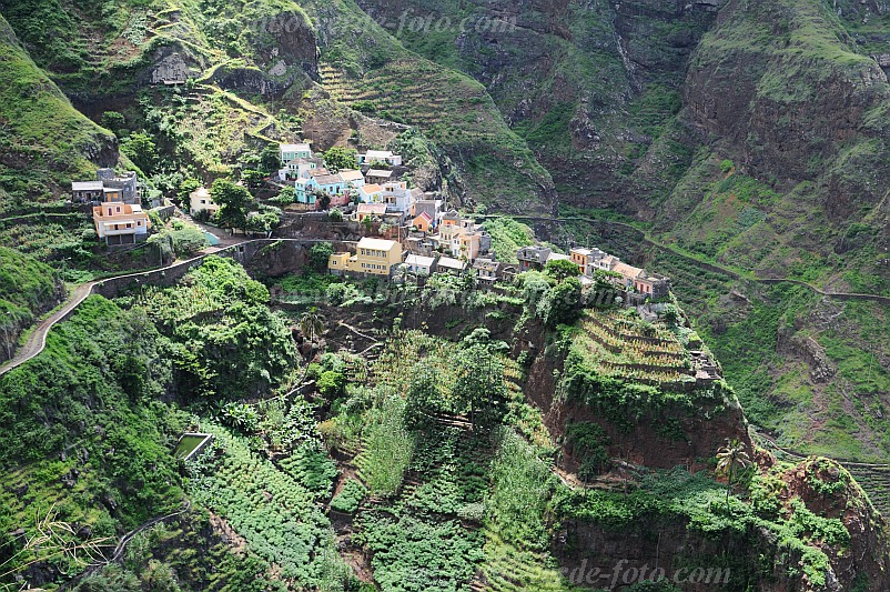 Insel: Santo Anto  Wanderweg: 212 Ort: Fontainhas Motiv: Dorf Fontainhas Motivgruppe: Landscape Mountain © Pitt Reitmaier www.Cabo-Verde-Foto.com