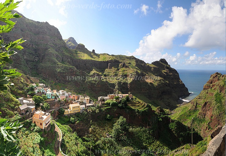 Santo Anto : Fontainhas : Fontainhas village : Landscape MountainCabo Verde Foto Gallery