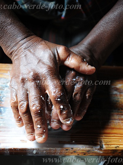 Santo Ant�o : Lagoa Compainha : cheese : People WorkCabo Verde Foto Gallery