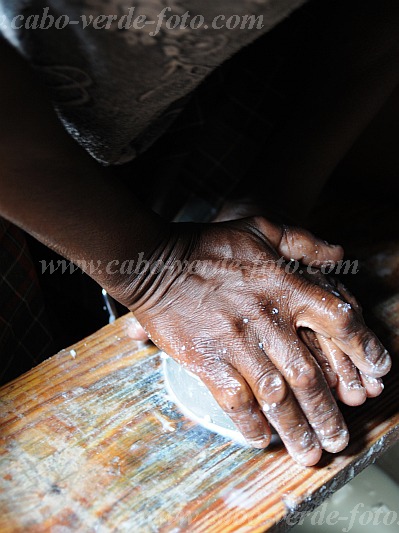 Santo Ant�o : Lagoa Compainha : cheese : People WorkCabo Verde Foto Gallery