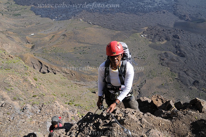 Insel: Fogo  Wanderweg:  Ort: Ch das Caldeira - Bordeira Motiv: Klettersteig Motivgruppe: People Recreation © Pitt Reitmaier www.Cabo-Verde-Foto.com