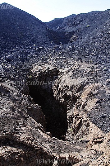 Fogo : Monte Preto Ch das Caldeira : volcano cave : Landscape CaveCabo Verde Foto Gallery
