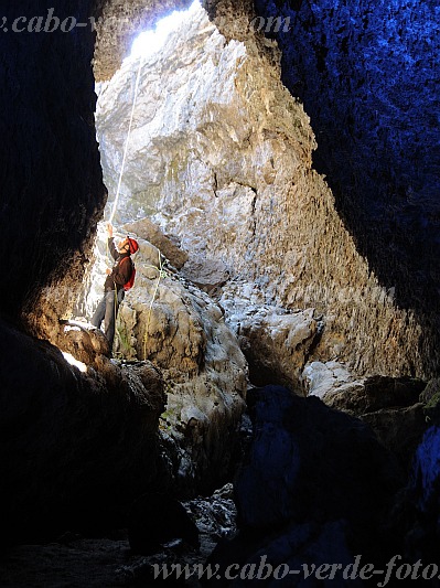 Fogo : Monte Preto Ch das Caldeira : volcano cave : People RecreationCabo Verde Foto Gallery