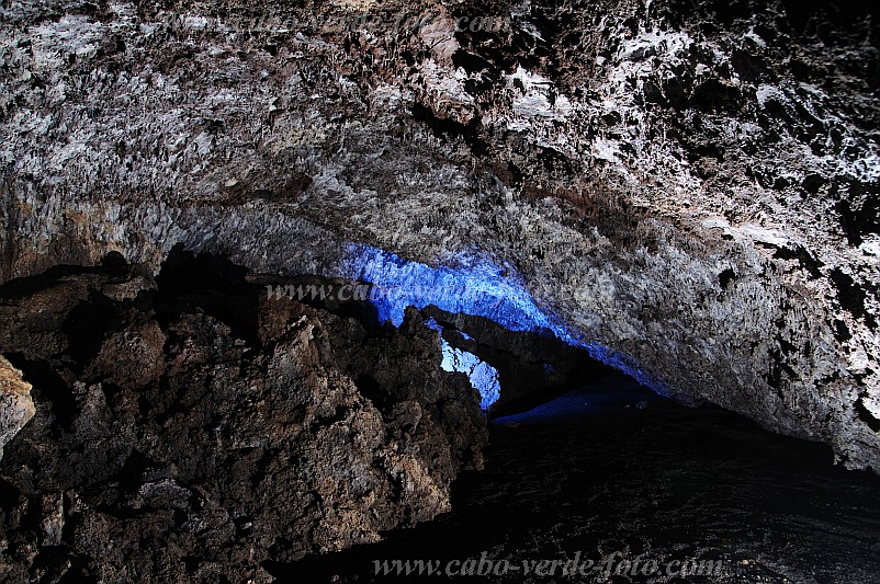 Fogo : Monte Preto Ch das Caldeira : volcano cave : Landscape CaveCabo Verde Foto Gallery