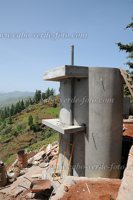 Insel: Santo Anto  Wanderweg:  Ort: Pico da Cruz Lombo Vermelho Motiv: Zweikammer VIP Latrine Motivgruppe: Technology Architecture © Pitt Reitmaier www.Cabo-Verde-Foto.com