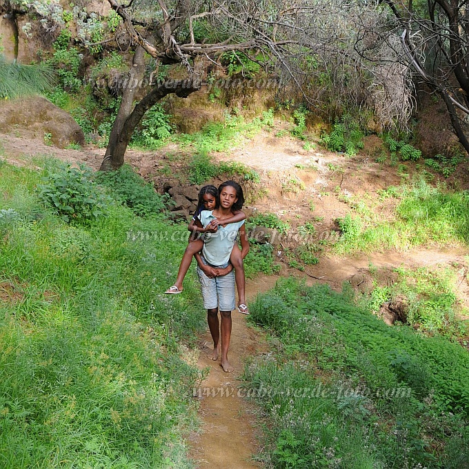 Santo Anto : Pico da Cruz Seladinha Vermelha : children : People ChildrenCabo Verde Foto Gallery